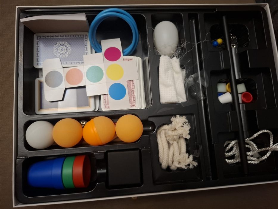 Продаю настольную игру-набор для фокусов "magic100"