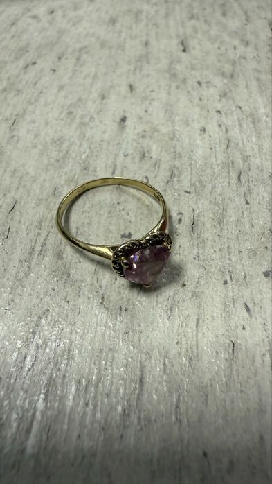 Продам золотое кольцо .