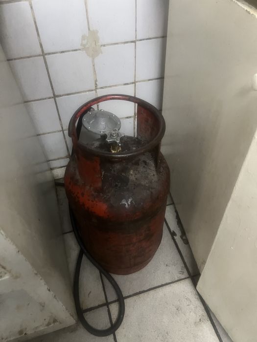 Продам газ баллон с редуктором