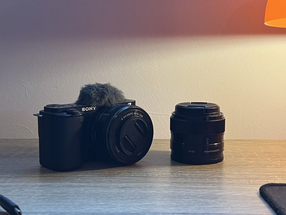 Sony ZV-E10+doua carduri cadou+ sony 35 1.8 OSS (separat)