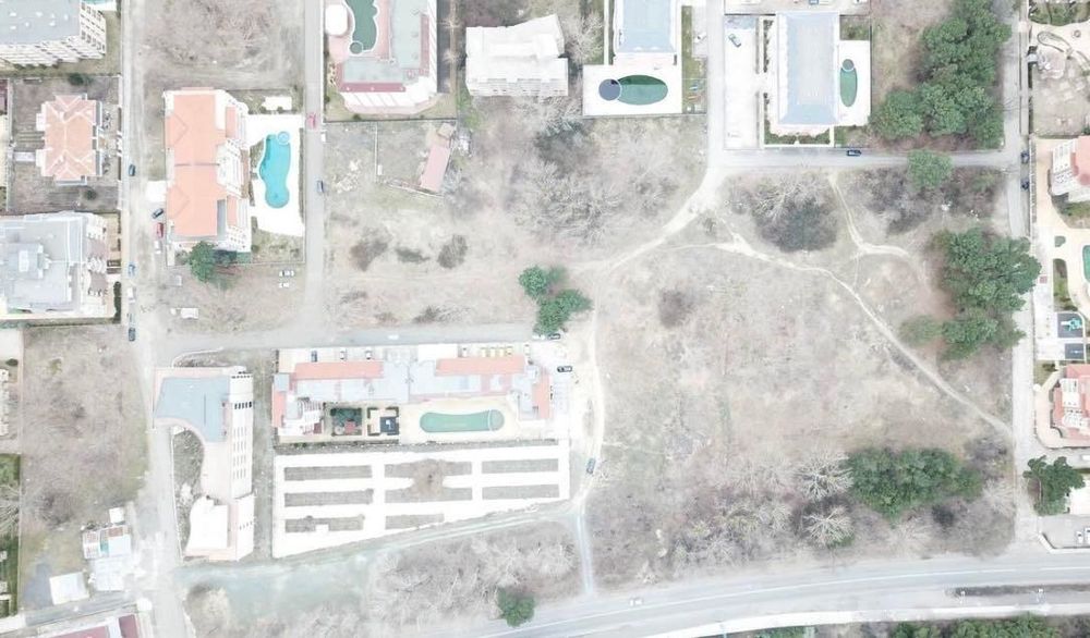 Продава се Парцел в Бургас, Център - 8000 кв.м за 500 €/кв.м - Снимка #1