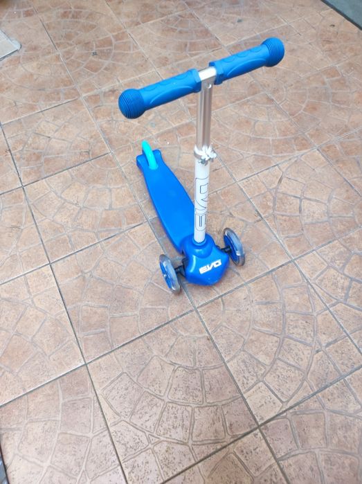 Vând trotineta pentru copii