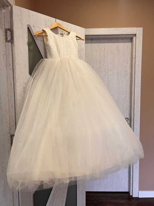 Прекрасна  рокля за шаферки или кръщене 8-9 години 128-134 р-р