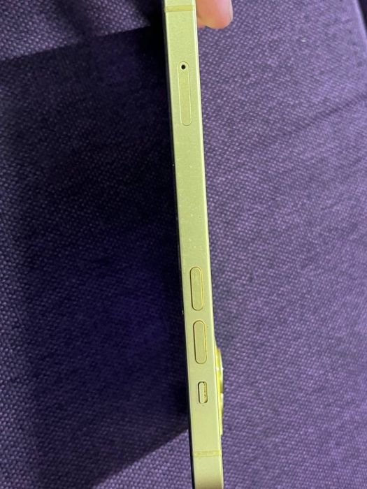 IPhone 14 желтого цвета