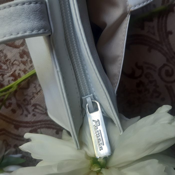 Poșetă din piele naturală mănușă