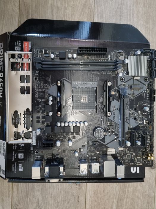 Placa de baza AM4 B450 Asus si Gigabyte