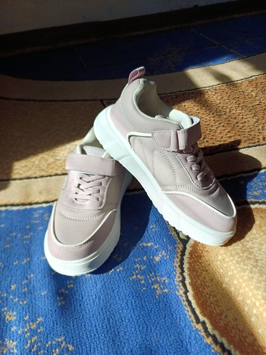 Кроссовки для девочки