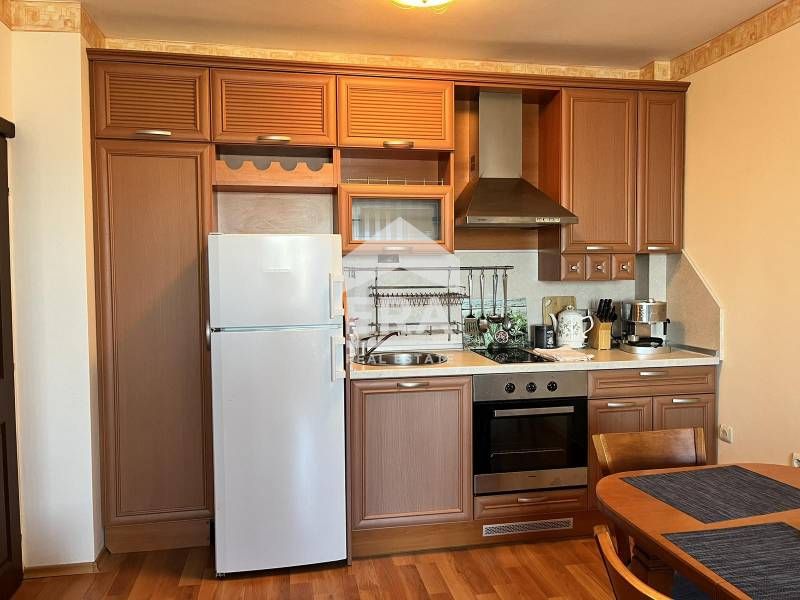 Тристаен обзаведен апартамент под наем в м-ст Ален Мак област Варна