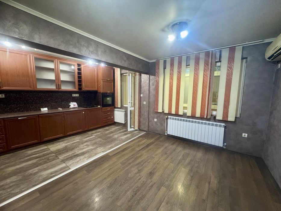 Продава се Многостаен апартамент в Добрич, Център - 119 кв.м за 1102 €/кв.м - Снимка #1