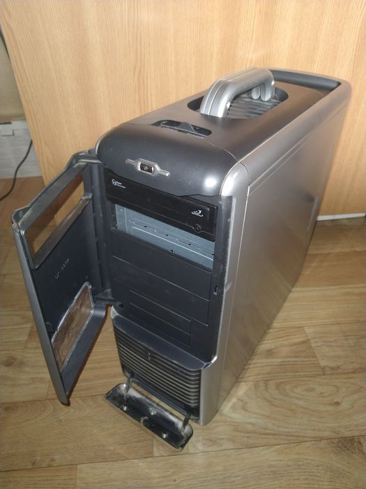 Carcasa PC cu DVD writer