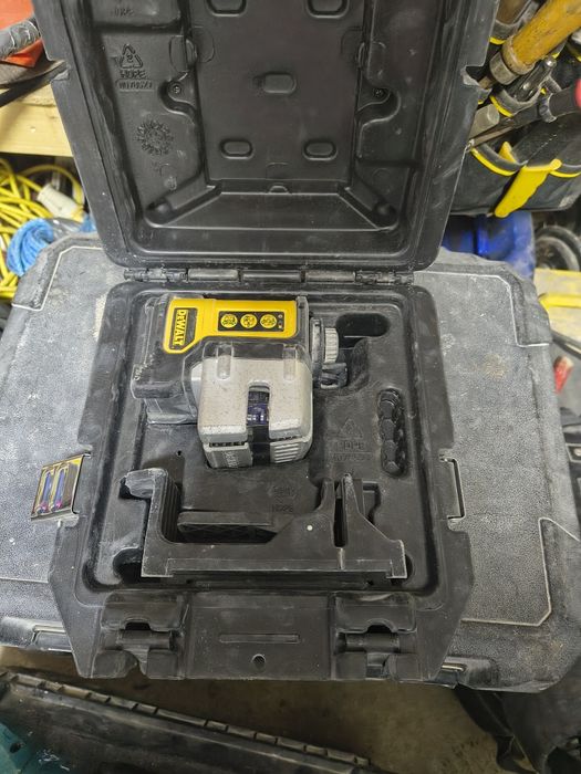 Vând Laser dewalt