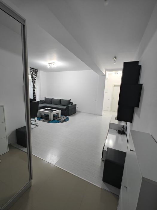 Apartament de 3 camere de închiriat