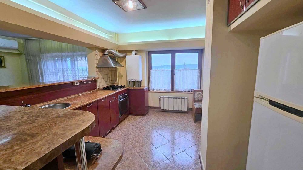 Apartament 3 camere , CENTRAL - ,INDEPENDENTEI  UMF