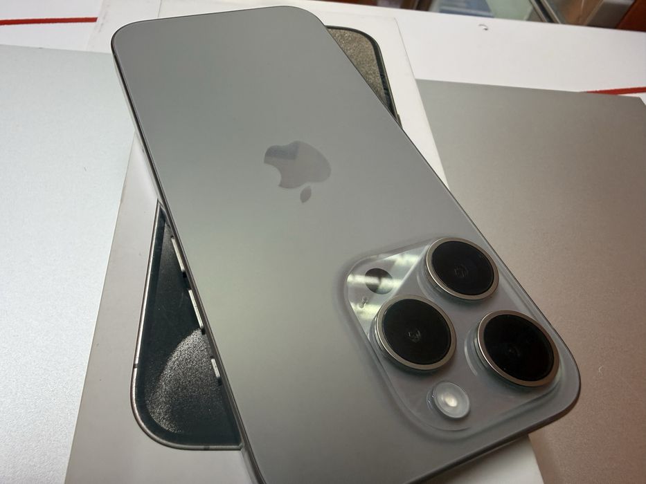 iPhone 15 Pro Natural Отличен с Кутия !