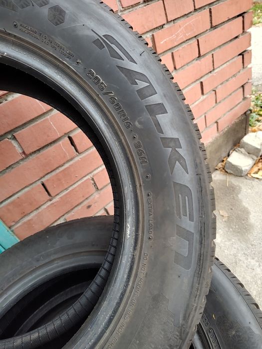 Продавам 4 зимни гуми 205/60/16 Falken