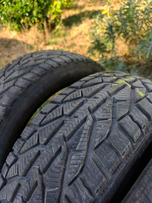 Продавам 4бр.Зимни гуми Riken 205/50 R17  SNOW XL ДОТ 2025