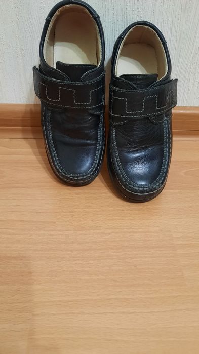 Продам туфли на мальчика