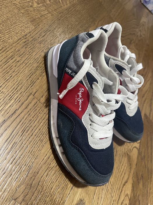 Vand incaltaminte baietel.