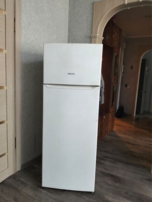 Продам холодильник Vestel