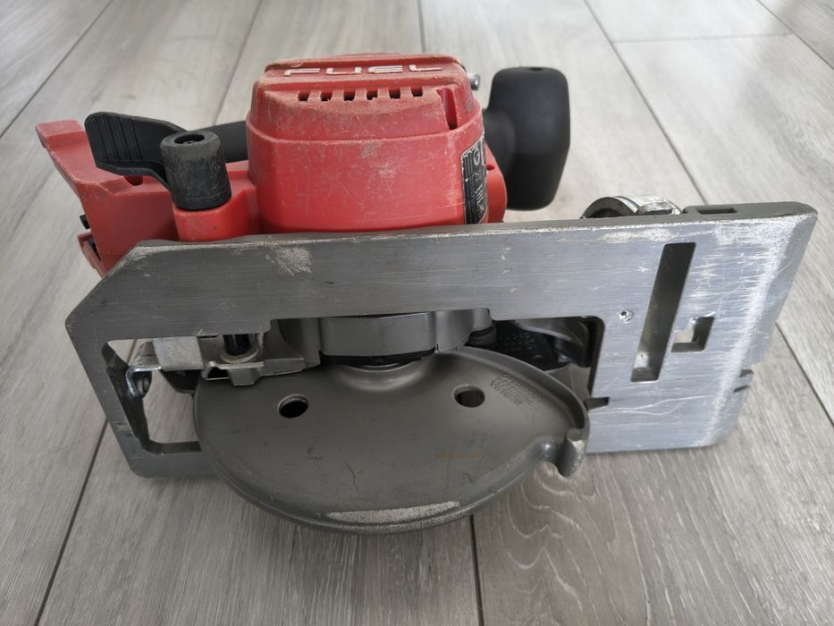 Milwaukee M18 CS55 circular de mana