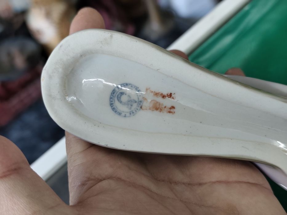 Българска порцеланова статуетка паун