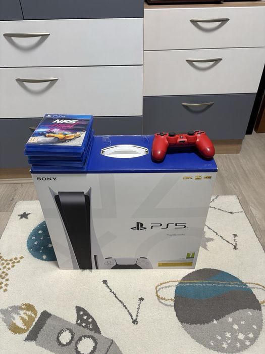 Пакет с конзола PlayStation 5