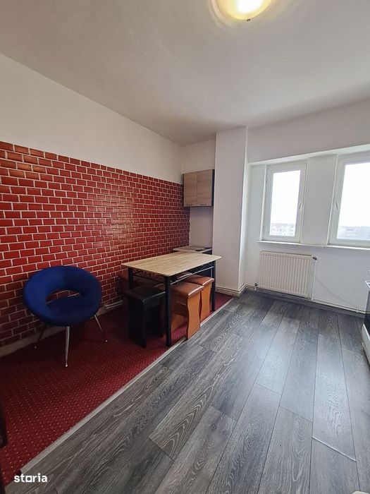 Vând apartament cu 5 camere,scara interioara,3 balcoane,ultracentral