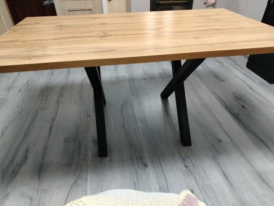 Продам стол обеденный