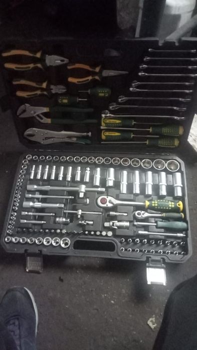 Продам набор инструментов для авто.