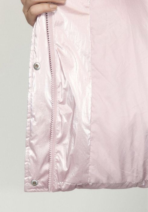 Куртка стеганая из блестящей ткани