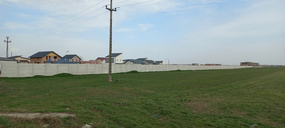 Vând teren intravilan