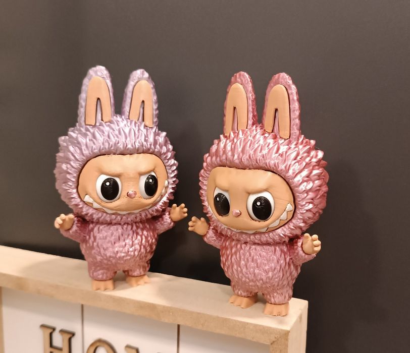 Малко пластмасово Labubu