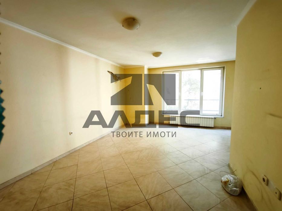 Продава се тухлен двустаен ап. в Зона Б 19!