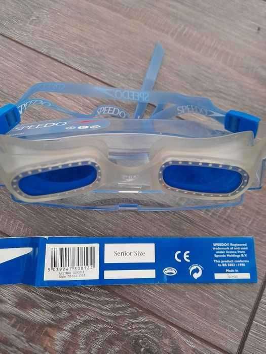 Vând ochelari pentru înot marca Speedo Mistral