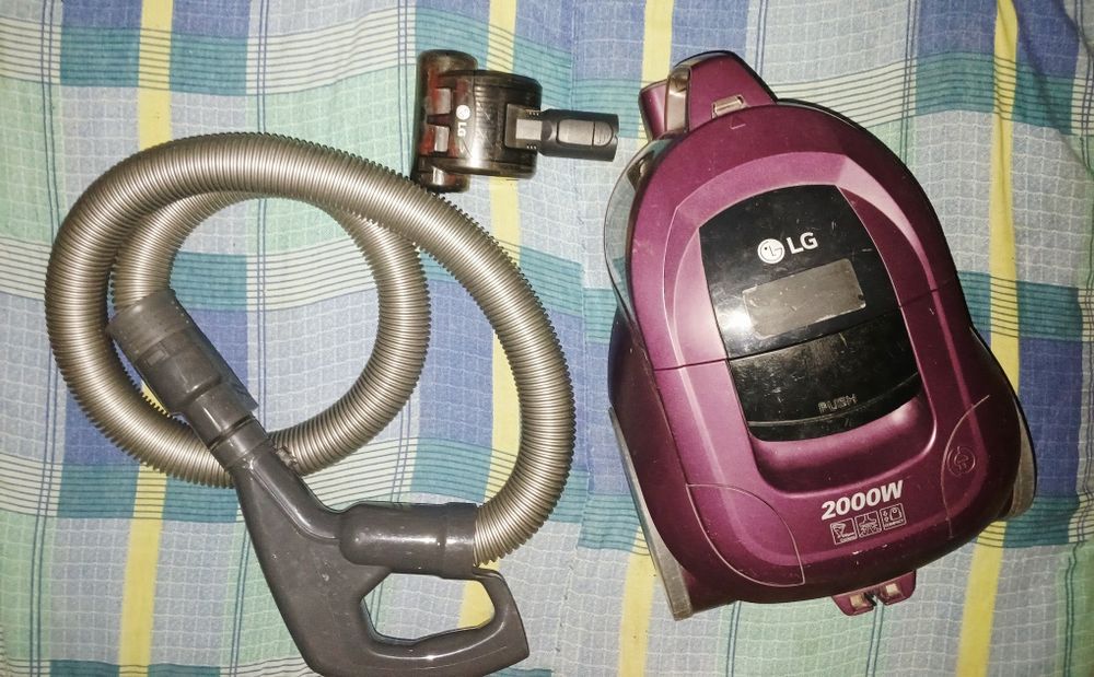 Пылесос LG 2000W Без трубки и щётки