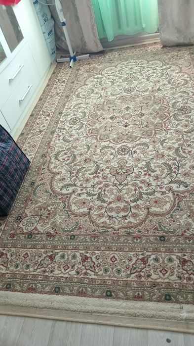 Продам ковер 3 на 4 в хорошем состояний без дырок есть торг