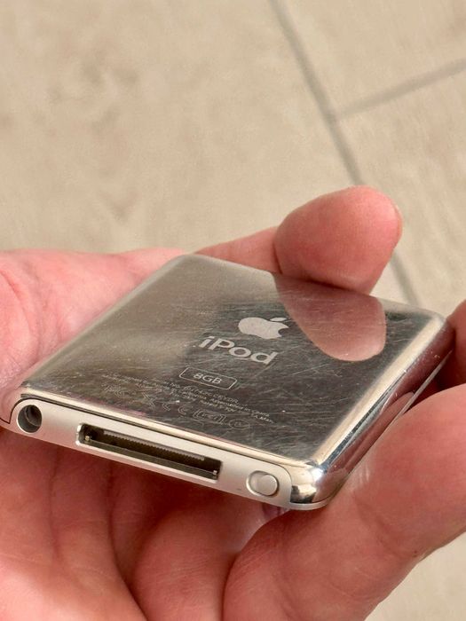iPod 8 Gb gen 3 + cablu