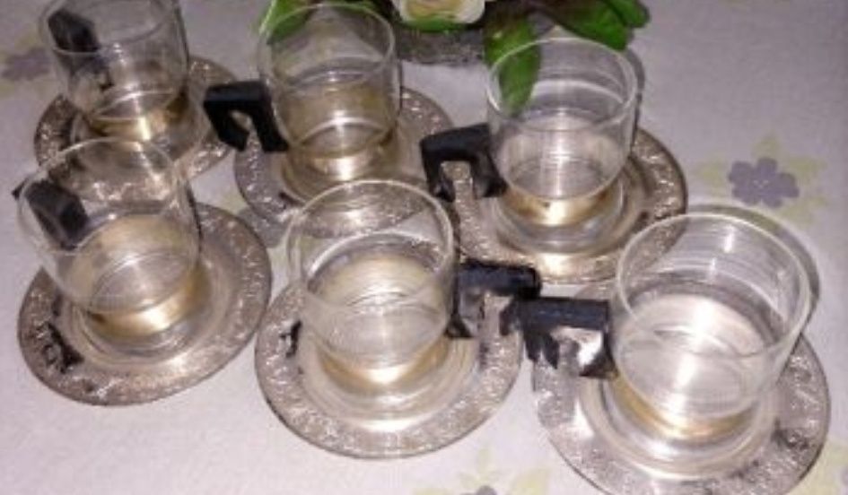 Порцелан и стъкло.