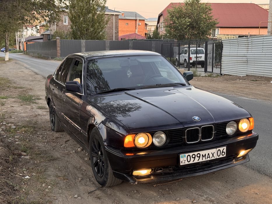 Автомобиль BMW 520I