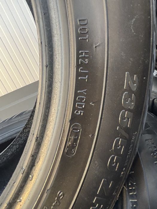 Гуми  235 55 19 летни