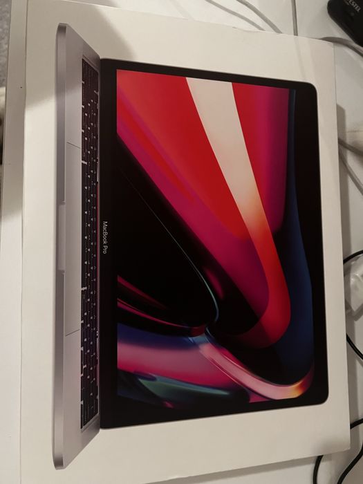 MacBook Pro 13” M1 (2020) – Touch Bar & Touch ID – Stare excelentă
