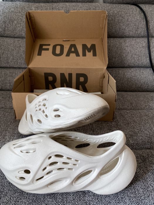 Yeezy FOAM RNR Sand