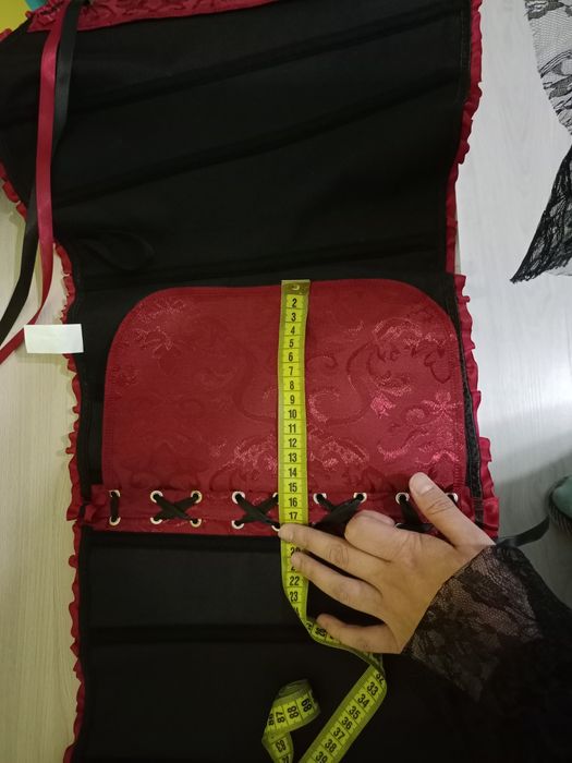 Продам красный корсет