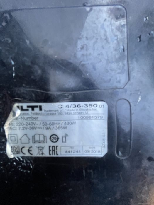 HiLTi  ъглошлайф AG 125-A22 с батерия и зарядно цената е за комплекта