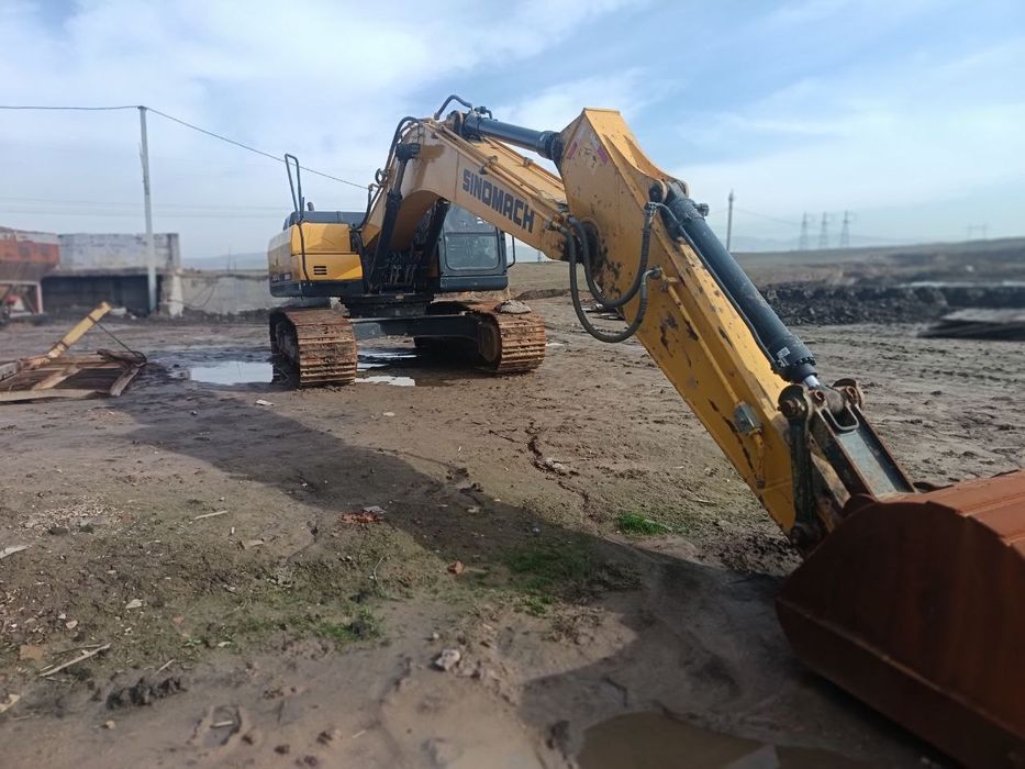 Ekskavator 2024 yil sotiladi