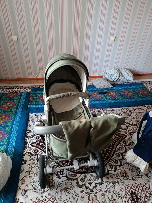 Продается коляска и ходунок