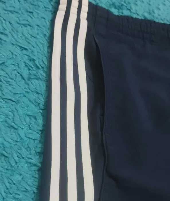 Pantaloni scurti Adidas Essentials