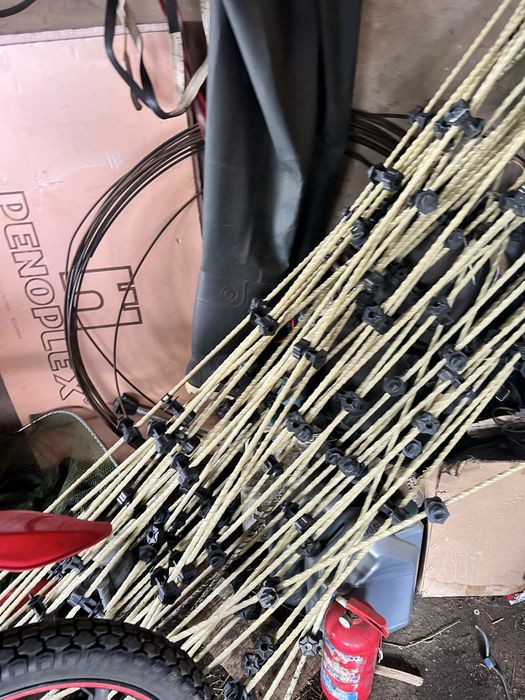 Электропастух в сборе с ниткой и прутами