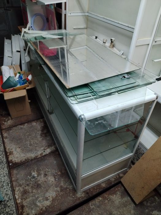 Стъклена витрина