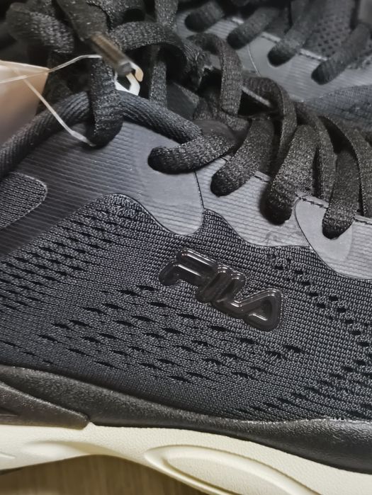 Продаю кроссовки FILA